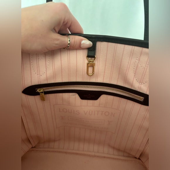 Louis Vuitton Neverfull MM Damier Ebene in Rose Ballerine - Picture 5 of 16